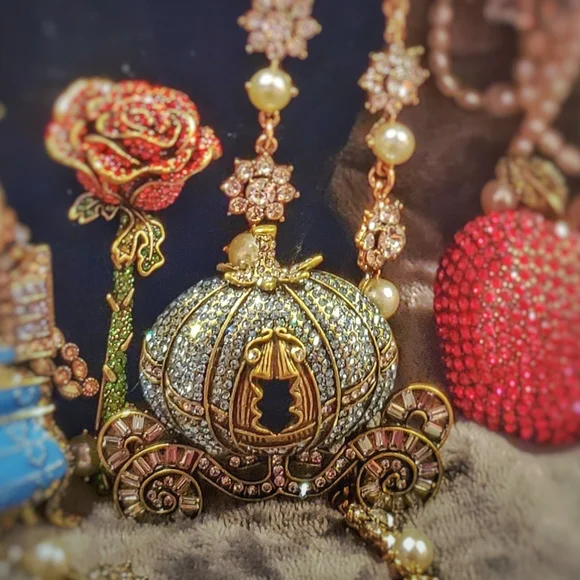 Heidi daus carriage brooch Cinderella